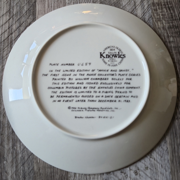 Knowles 8.5 Inch 1983 Annie & Sandy Collector Plate William Chambers Vintage Art - Picture 3 of 6
